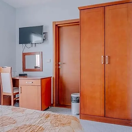 Hotel R